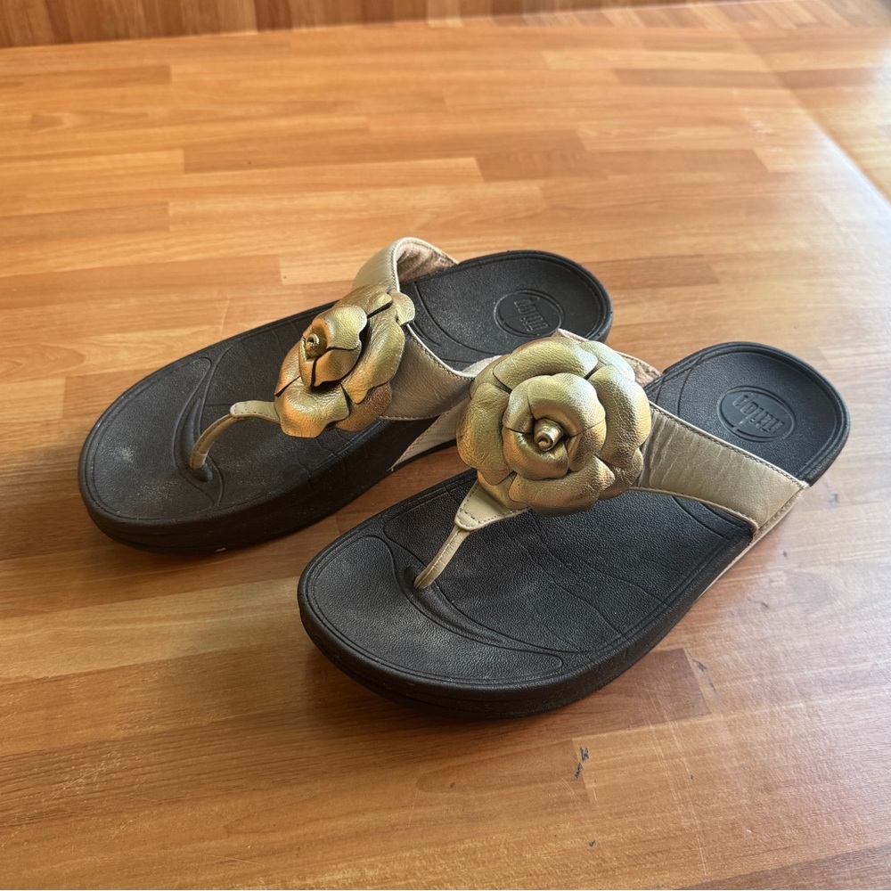 Fitflop sandals gold rose size 5